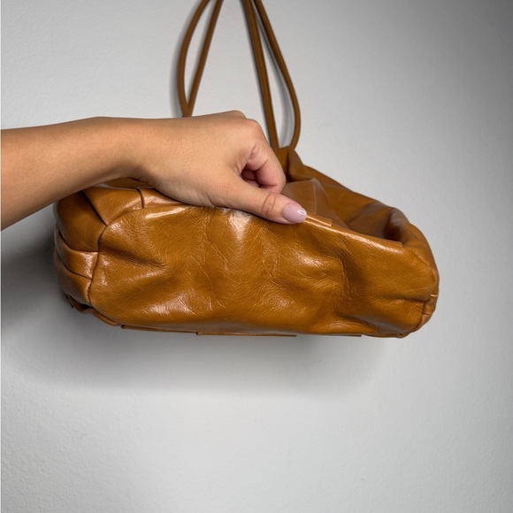 Hobo Divine Shoulder Bag Tan Leather Hobo Adjustable Strap Zipper OS - Picture 6 of 9